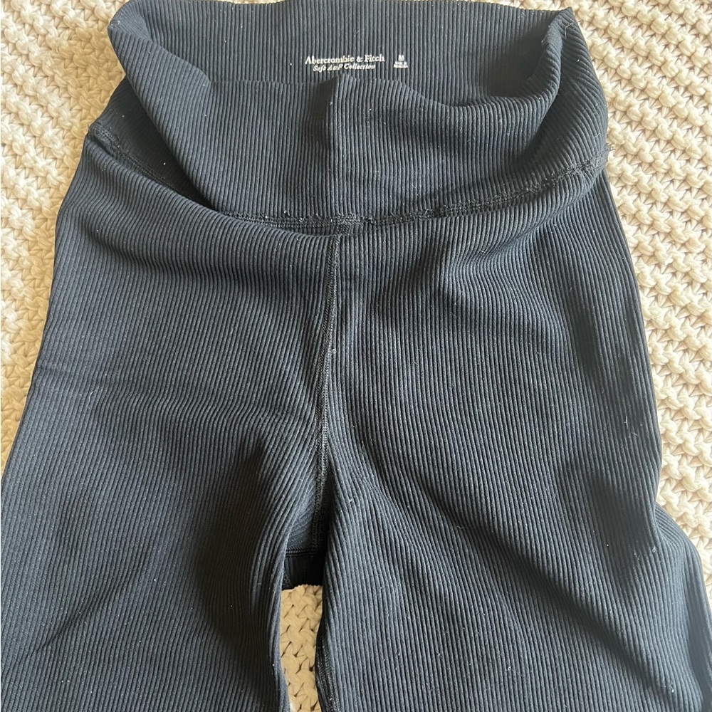 Abercrombie & Fitch Seamless Rib Bike Shorts in Black, Size M